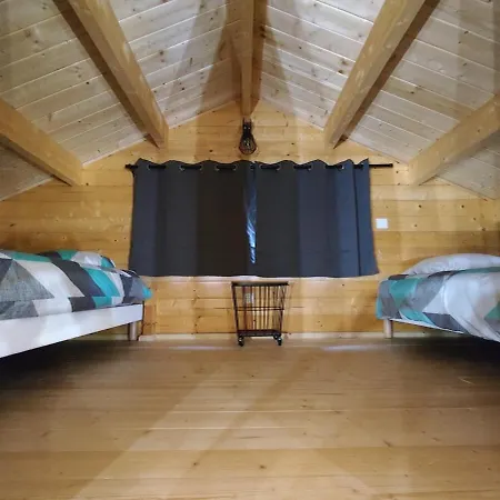 Des Roches A 2 Min De Vulcania - Calme Et Nature Chalet