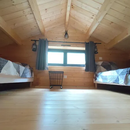 Des Roches A 2 Min De Vulcania - Calme Et Nature Chalet