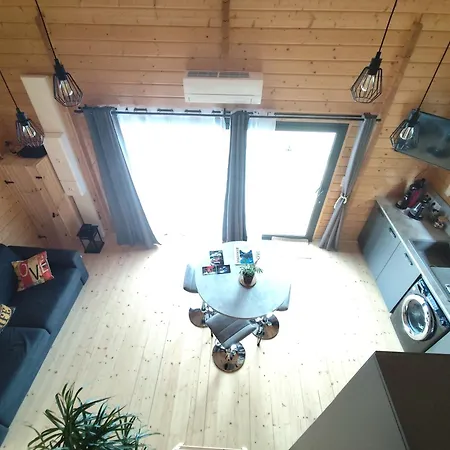 Des Roches A 2 Min De Vulcania - Calme Et Nature Chalet *