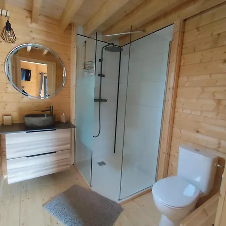 Des Roches A 2 Min De Vulcania - Calme Et Nature Chalet