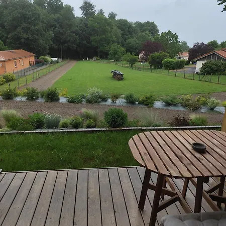Des Roches A 2 Min De Vulcania - Calme Et Nature * Saint-Ours (Puy-de-Dome)